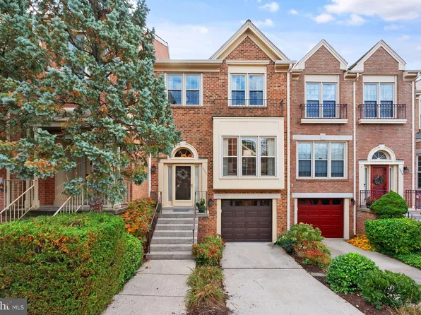 2220 Kings Garden Way, Falls Church, VA 22043