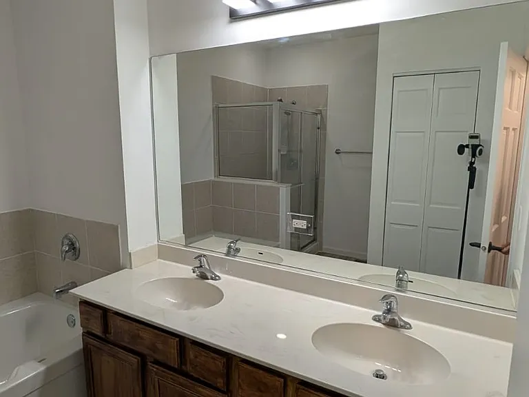 142 W Park Ave #D — Photo 14