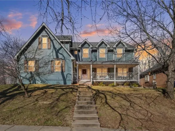 6323 N Robinhood Ln, Kansas City, MO 64151