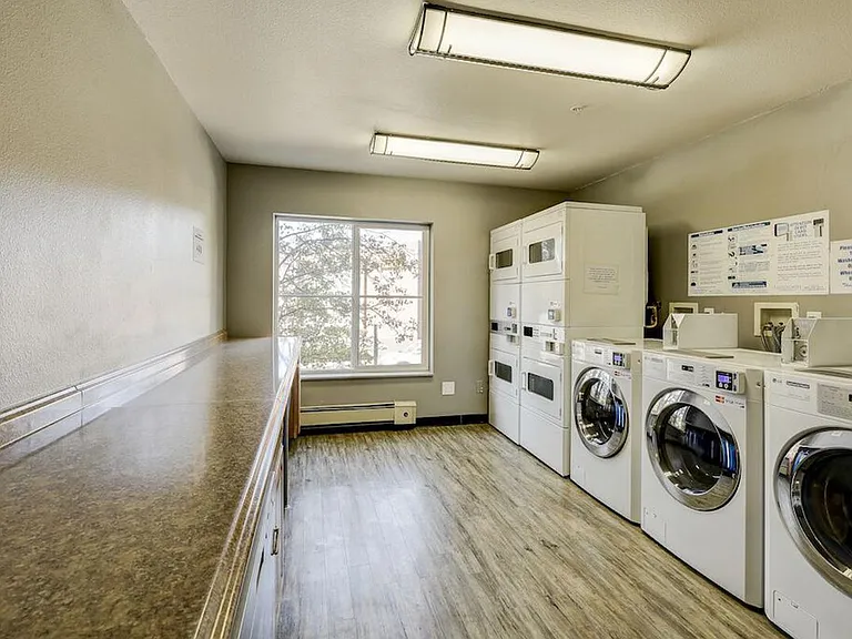 Onsite laundry rooms - open 24 hours