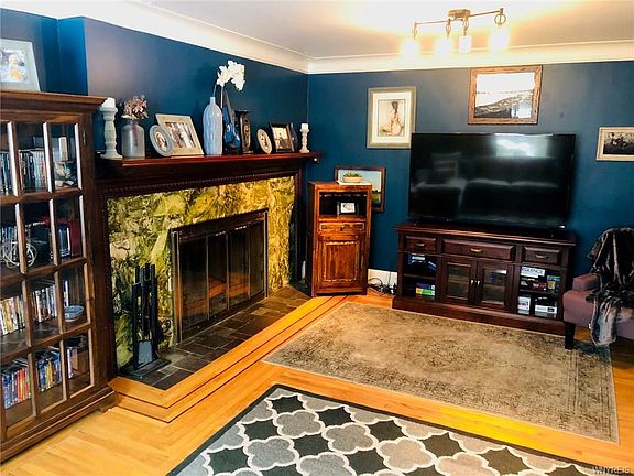 3rd image of 207 Monroe Dr