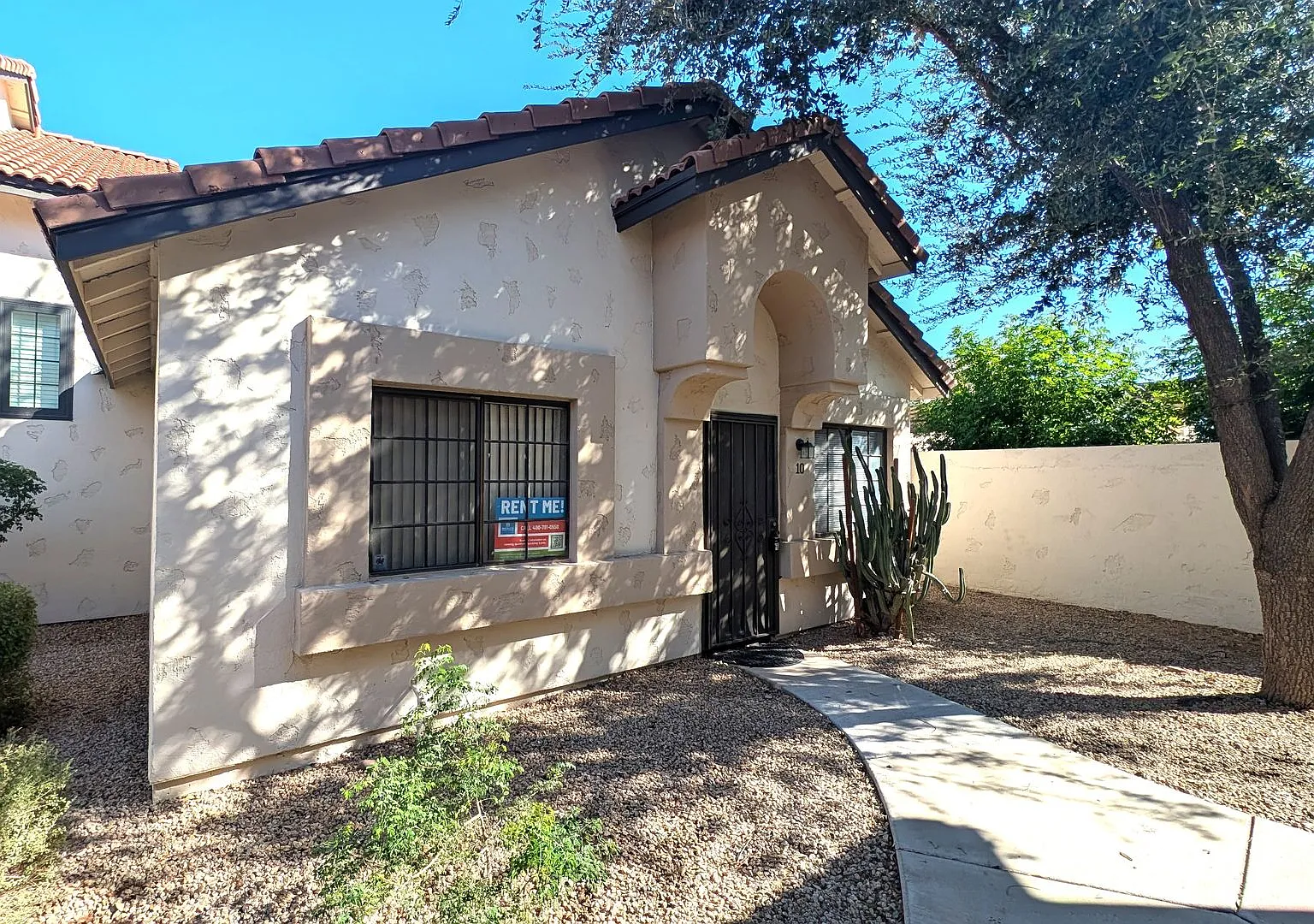 2 Bedroom Condo in the Sonoma Village Community Near W Elliot Rd and N Arizona Ave! — Photo 2