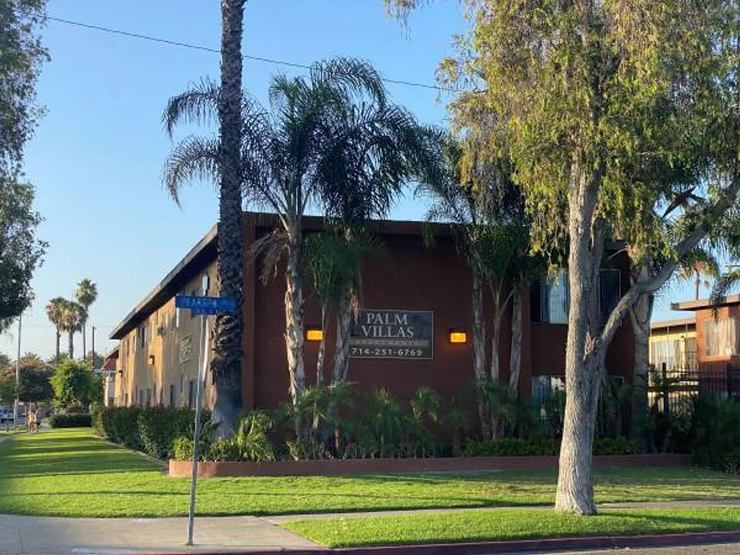 2 Bedroom 1 Bathroom (Anaheim) — Photo 1