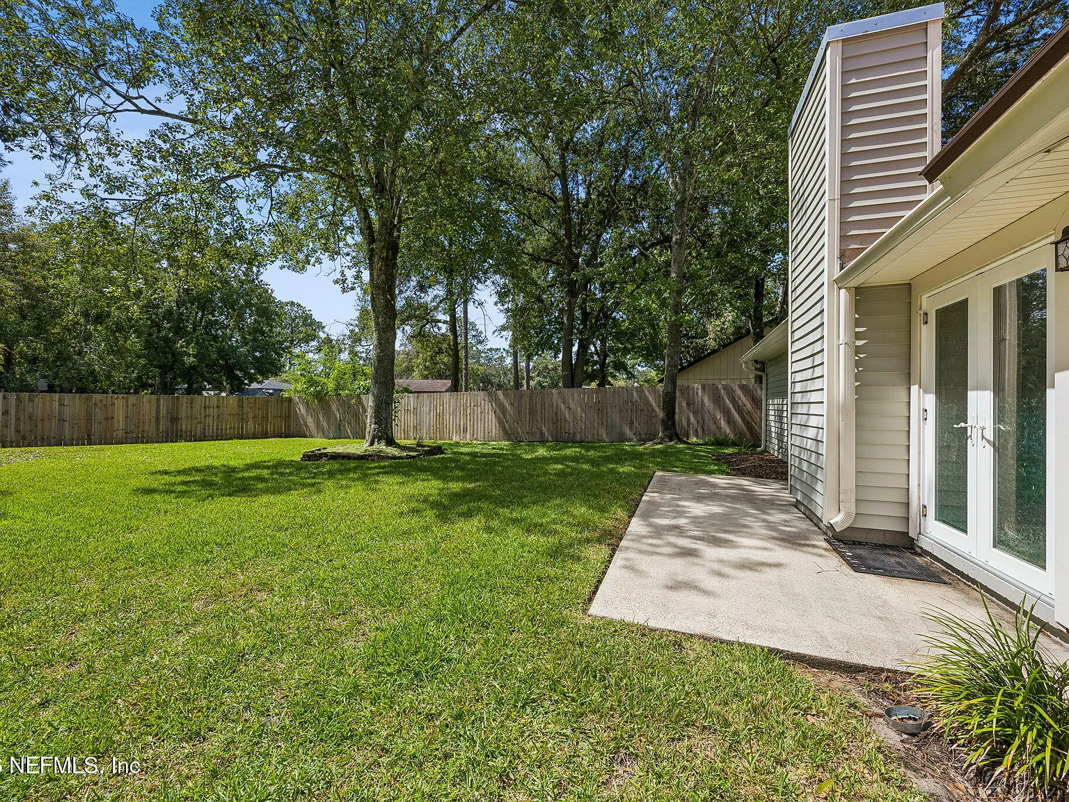 3 bed, 2.0 bath, 1405 sqft, $2,195 — Photo 2
