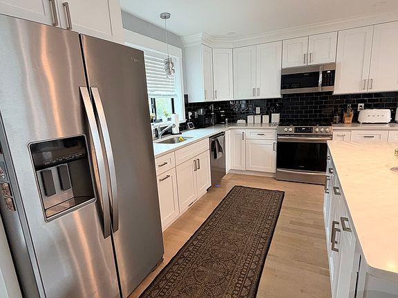 3rd image of 178 South St #8