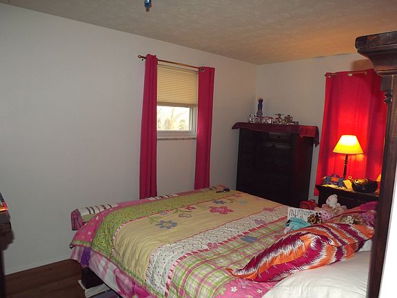 3rd image of 13 Elmwood Cir