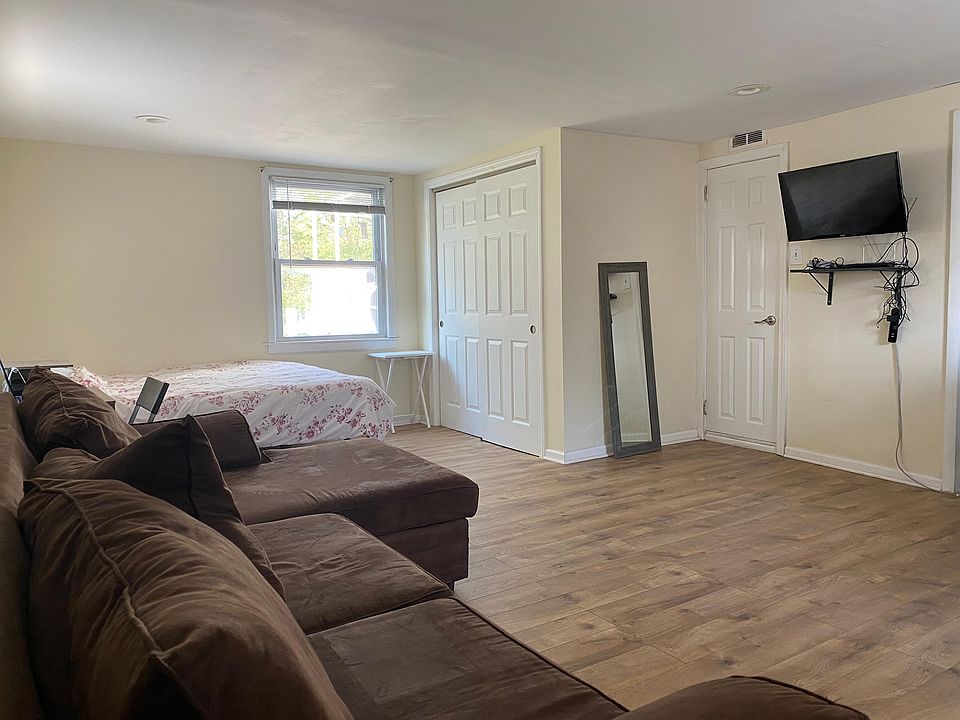 Large Studio room with ample space and hardwood floor