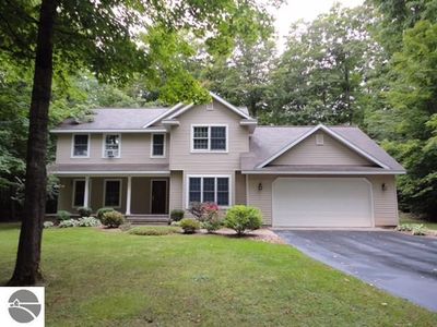 2593 Old Barn Rd, Traverse City, MI, 49685