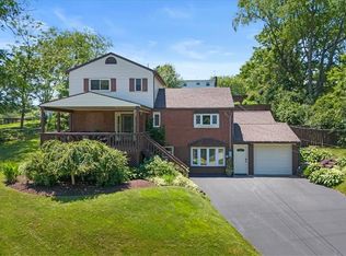 6 Hodgkiss Dr, Mc Kees Rocks, PA 15136