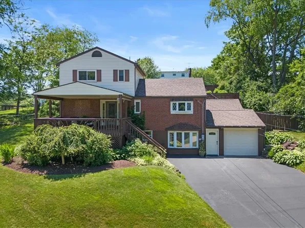 6 Hodgkiss Dr, Mc Kees Rocks, PA 15136