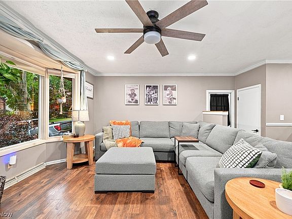 5th image of 401 Springbrook Dr SW