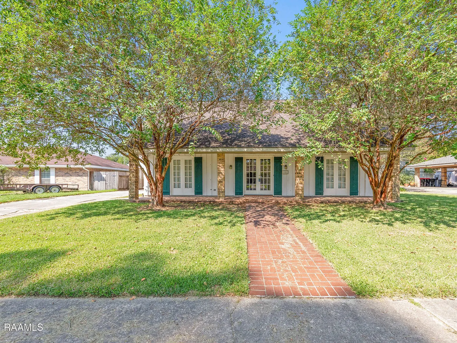 3 bed, 2.5 bath, 2370 sqft, $2,100 — Photo 1