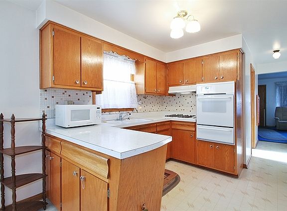 4th image of 6662 W Montrose Ave