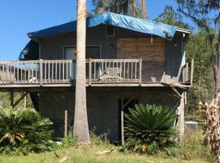 201 Beach Dr, Florahome, FL 32140