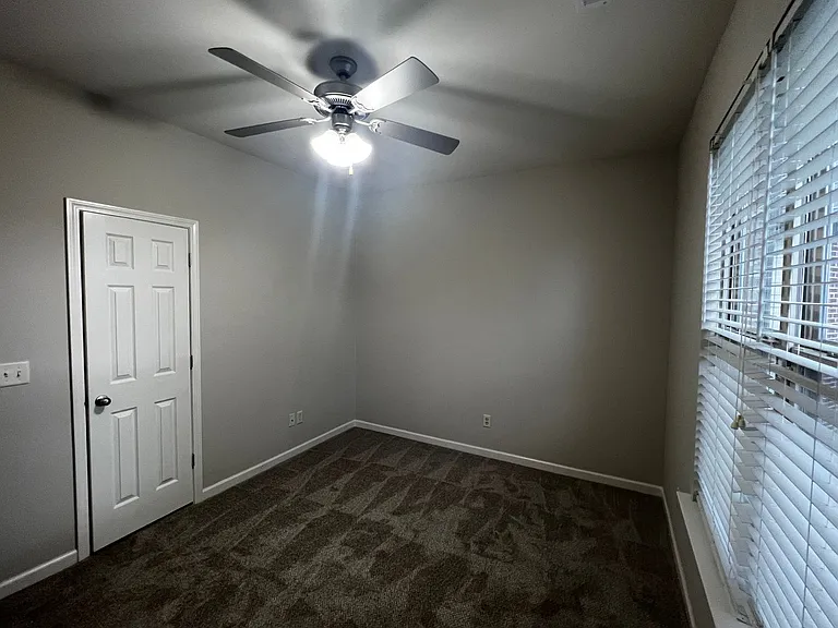 2208 Adkins Cir — Photo 29