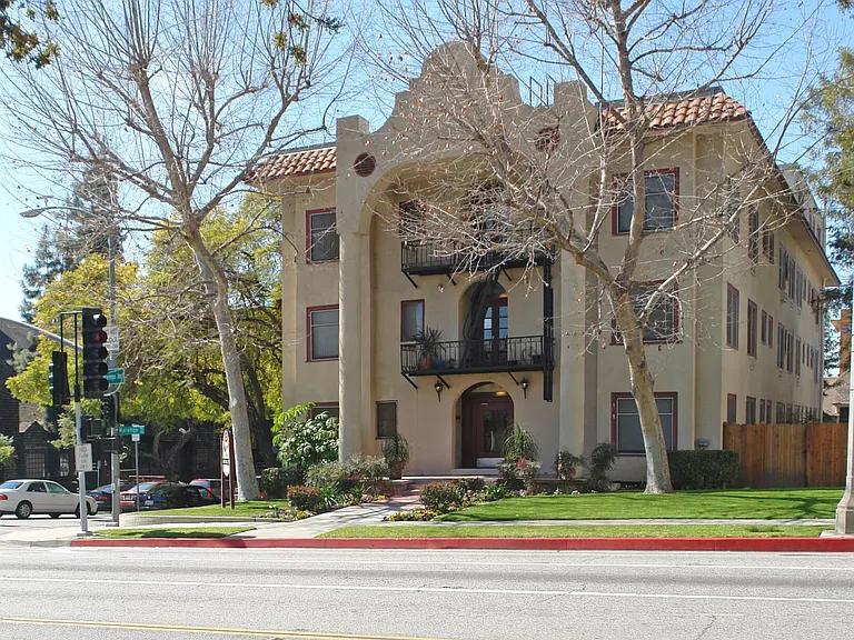 Marengo Apartments — Photo 1