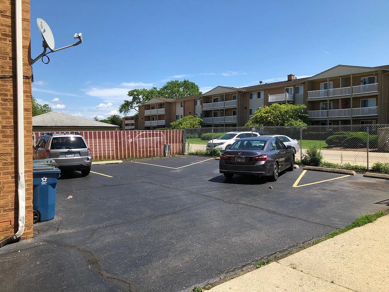 3 bed, 1.5 bath, 1200 sqft, $2,200 — Photo 3