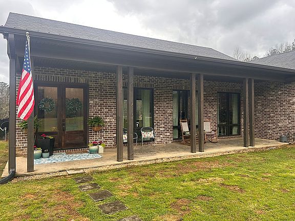 3rd image of 934 Bailey Rd