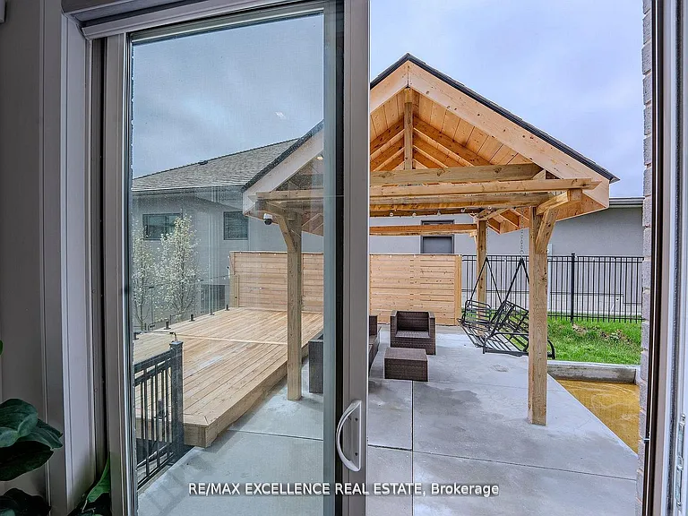 301 Somme St — Photo 32