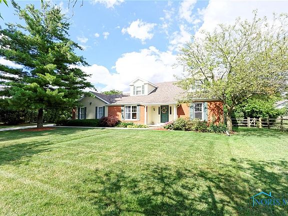 2nd image of 595 Carol Ln