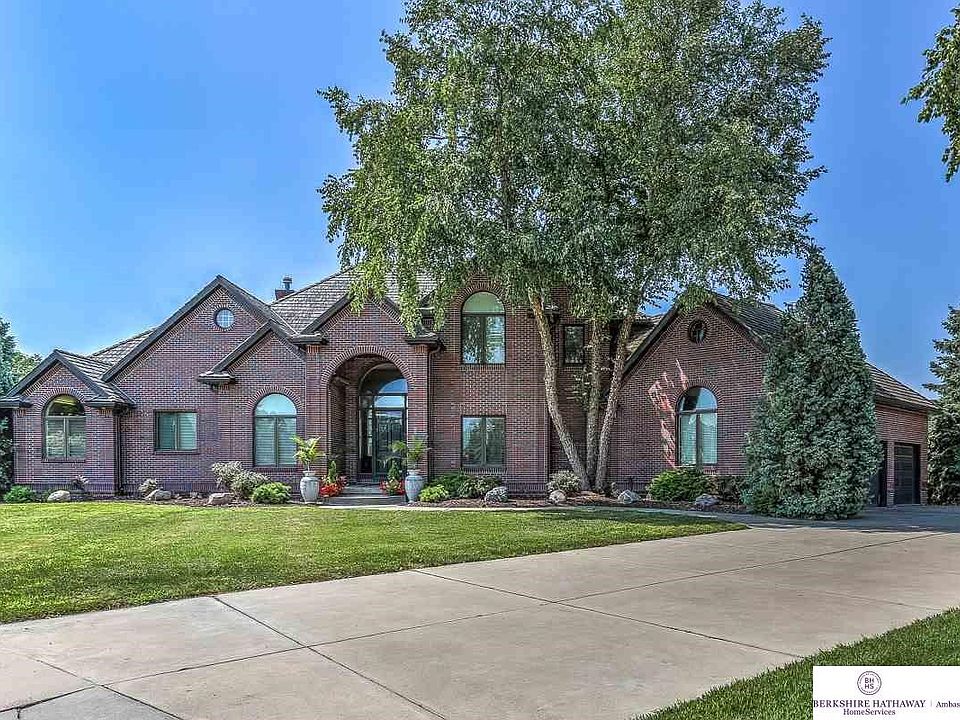 1st image of 1520 S 182nd Cir