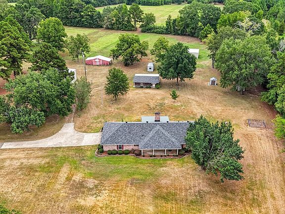 3rd image of 10610 Twin Oaks Rd