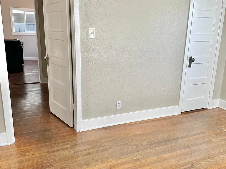 242 N Sierra Ave — Photo 18