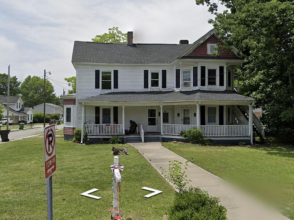 Front of Victorian Home (built in 1902!) corner lot. Apt C is entire top floor.