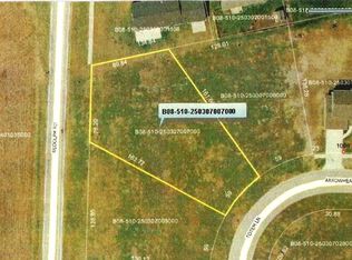 1016 Arrowhead Dr, Bowling Green, OH 43402