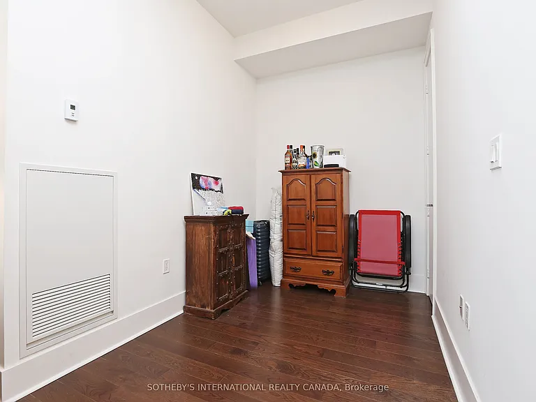 29 Queens Quay E #811 — Photo 14