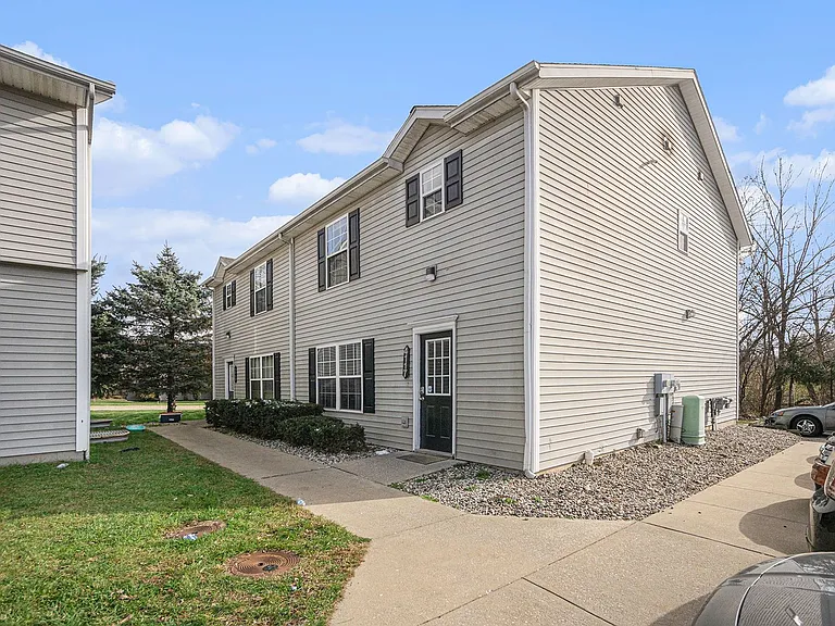 West Campus Village (West Campus Village Townhomes LLC) — Photo 32