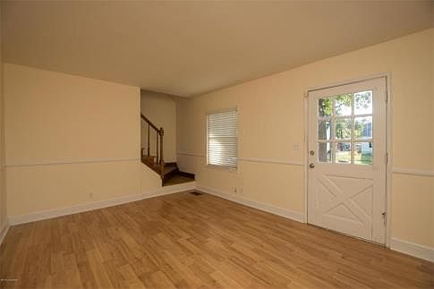 5th image of 4105 Hillview Ave