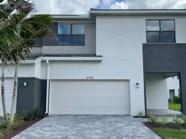 8798 Antarus Dr, Lake Worth, FL 33467