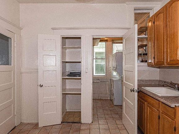 4th image of 914-916 S Van Ness Ave #914