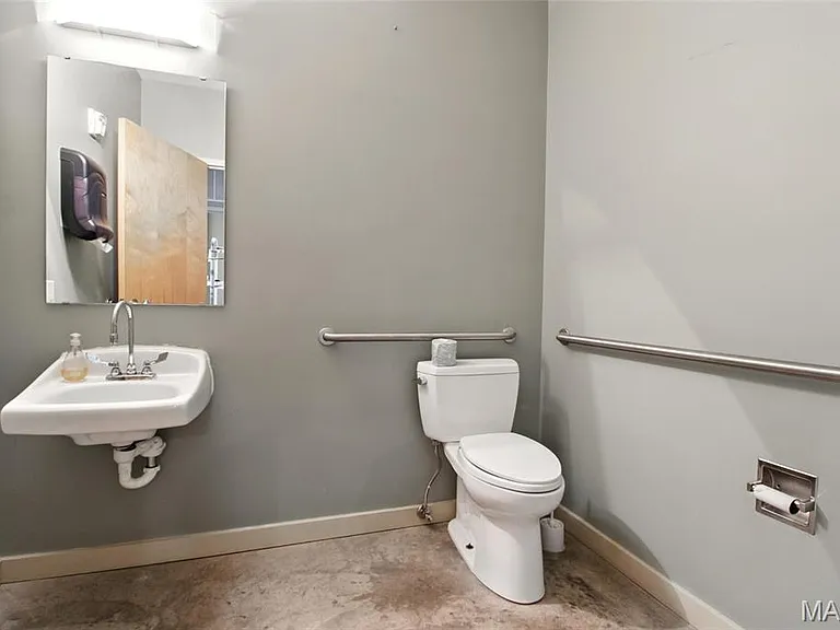 1627 Locust St #202 — Photo 46