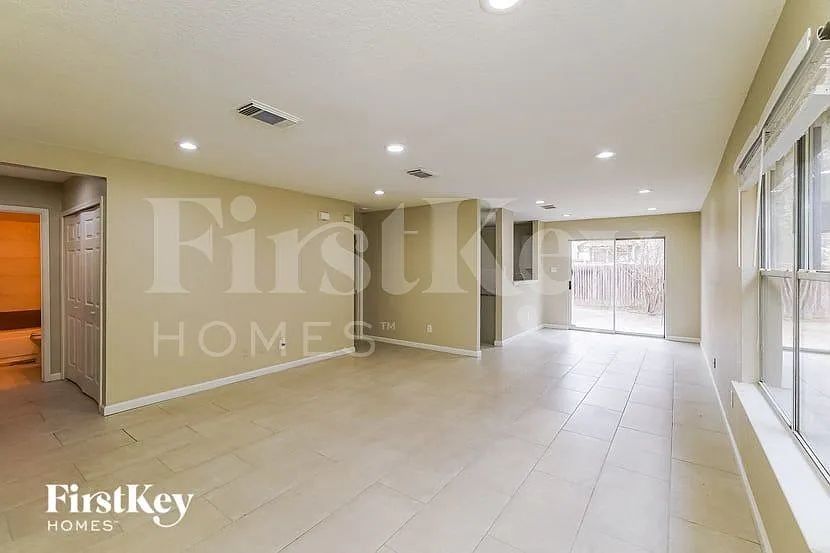 3 bed, 2.0 bath, 1212 sqft, $1,480 — Photo 3