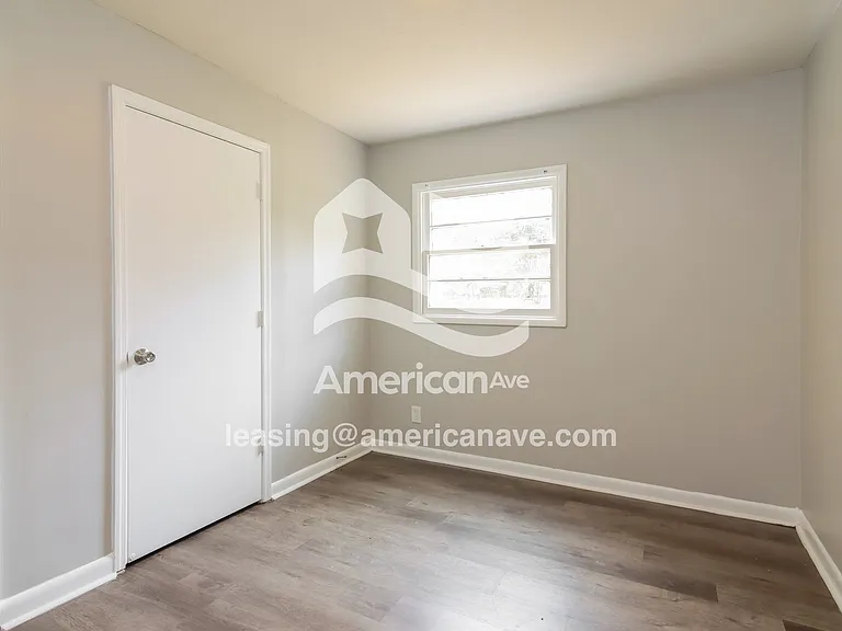 1732693_011_bedroom_12.jpg