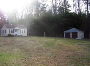 13083 Hill Top Dr, Ashland, VA 23005
