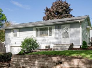 2923 Sierra Dr NE, Cedar Rapids, IA 52402