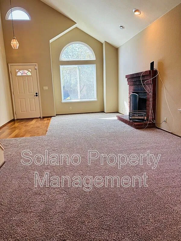 3 bed, 2.0 bath, 1712 sqft, $3,000 — Photo 2