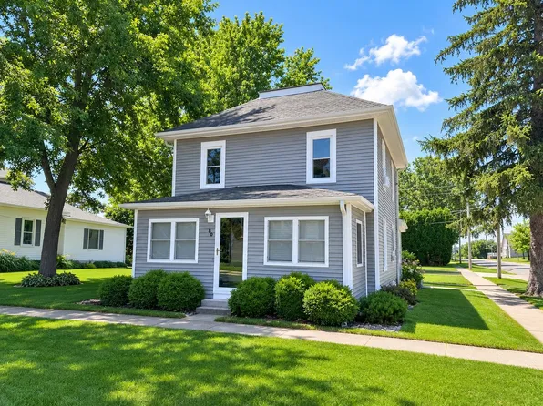 80 Snow St, Chadwick, IL 61014