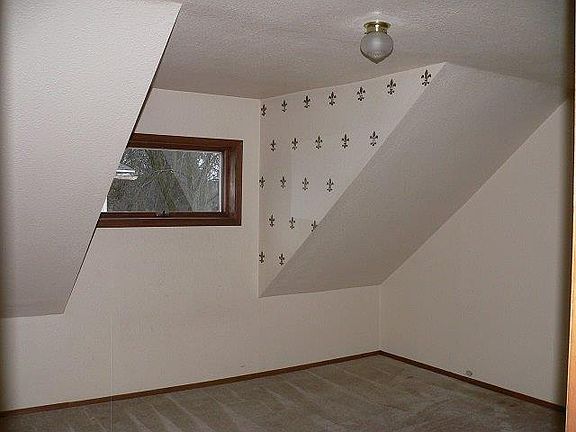 5th image of 1534 Saint Clair Ave