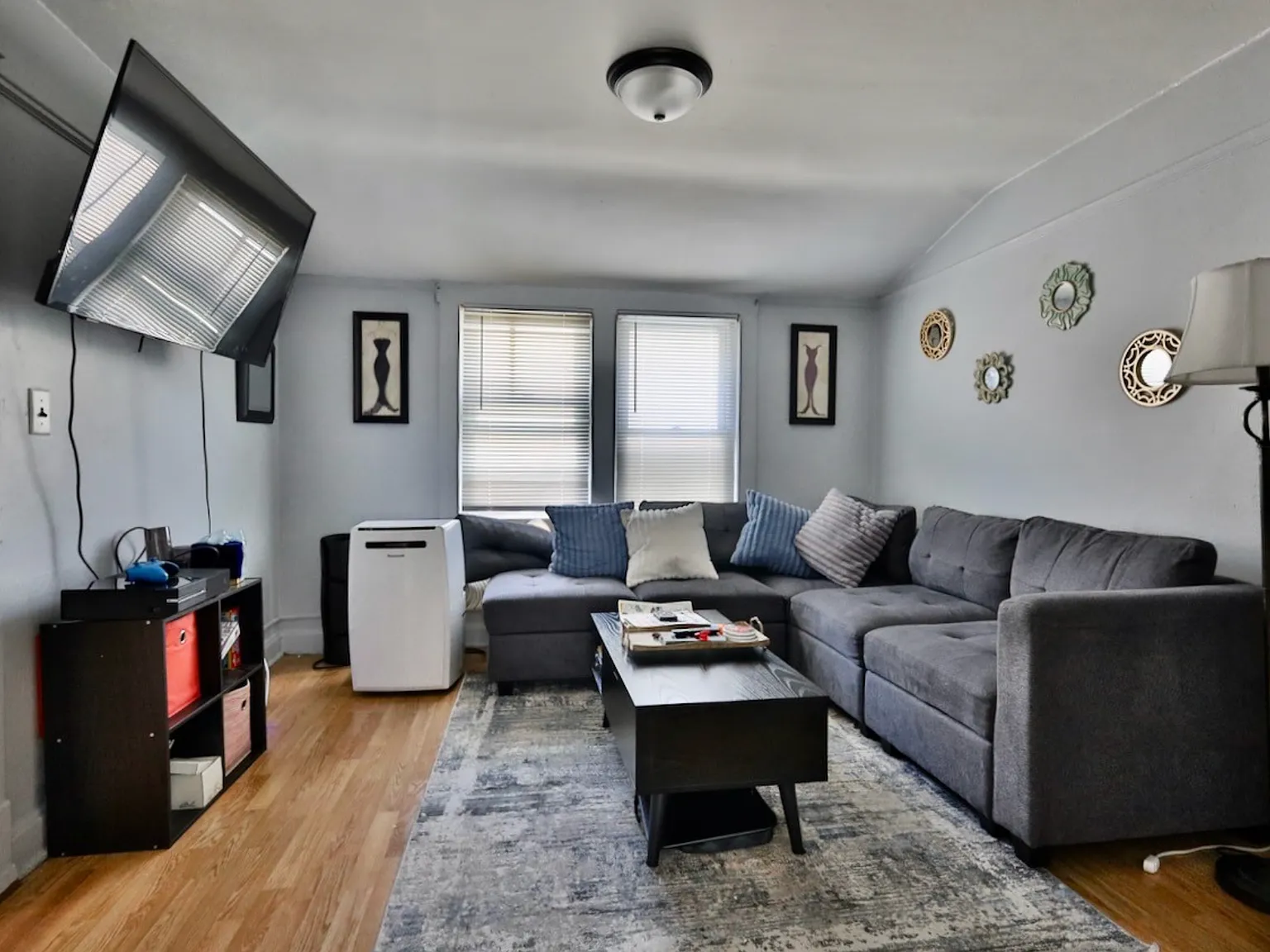 3 bed, 912 sqft, $2,925 — Photo 2