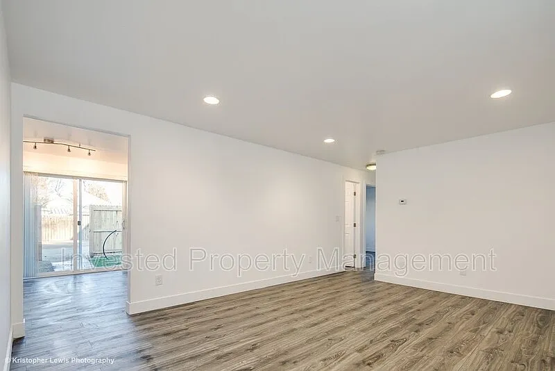 4 bed, 2.0 bath, 1700 sqft, $2,500 — Photo 4
