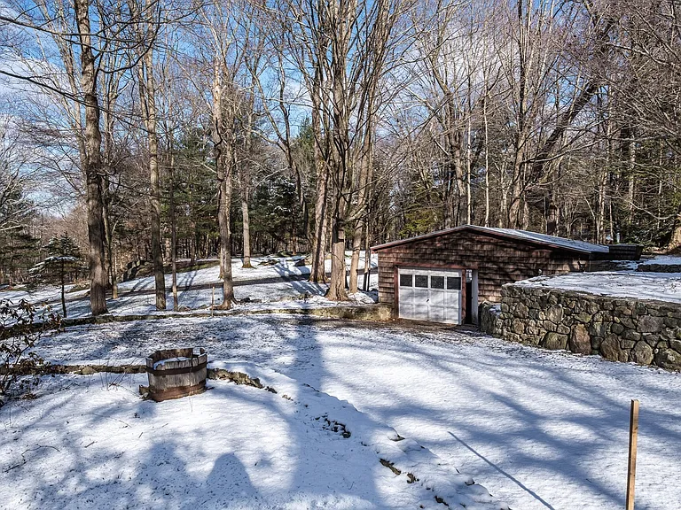 445 Glen Rd — Photo 17