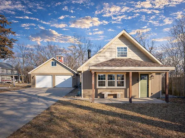 104 N Hawthorne Ave, East Peoria, IL 61611