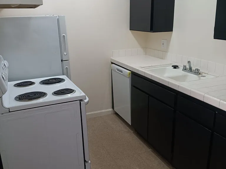 VICTORIA PARK APARTMENTS — Photo 14