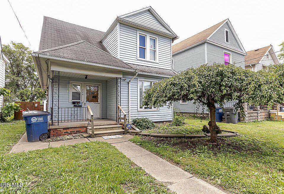 1st image of 824 Delence St