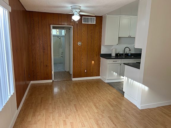 3rd image of 13833 Victory Blvd