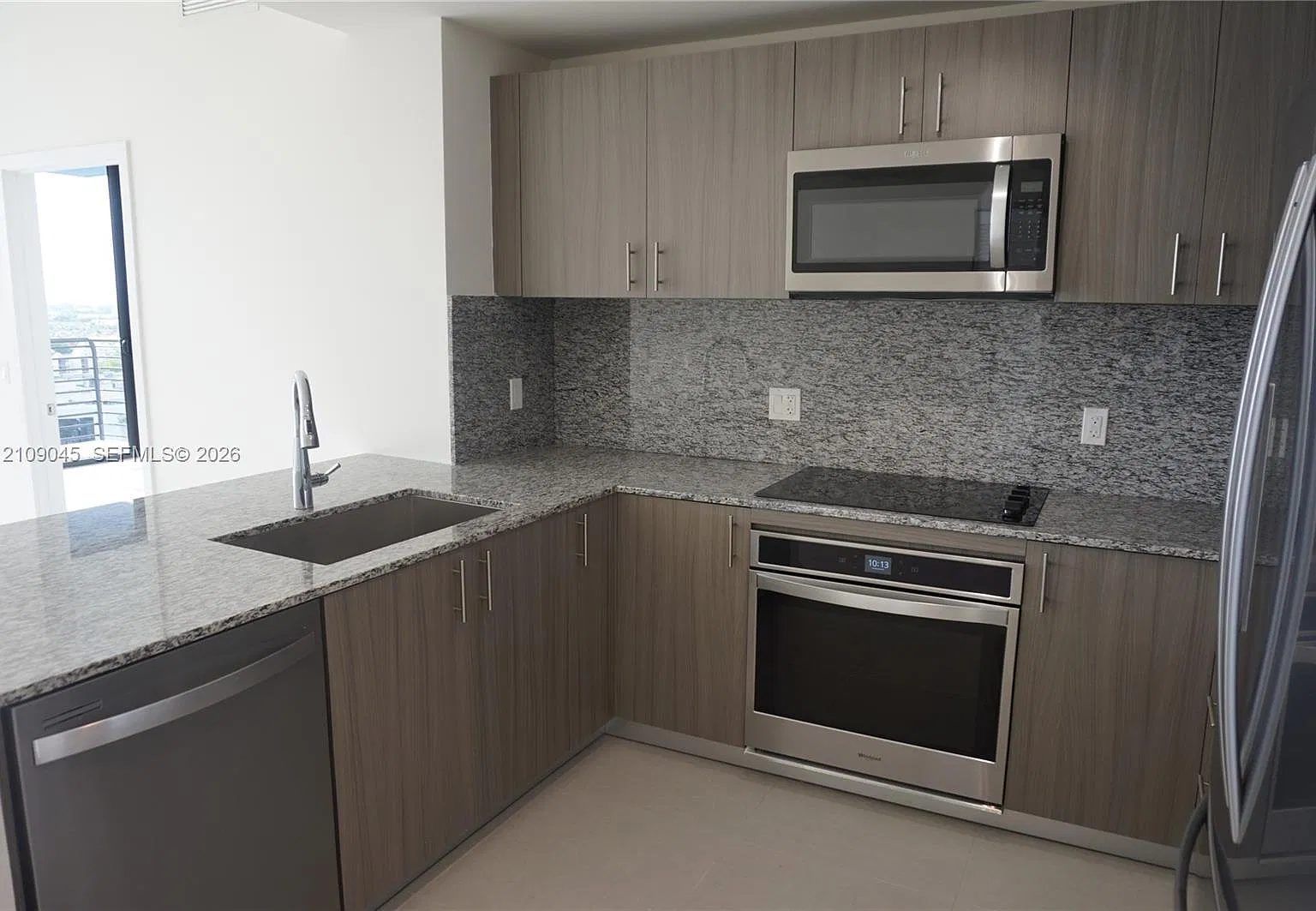 5350 Park Condo — Photo 3